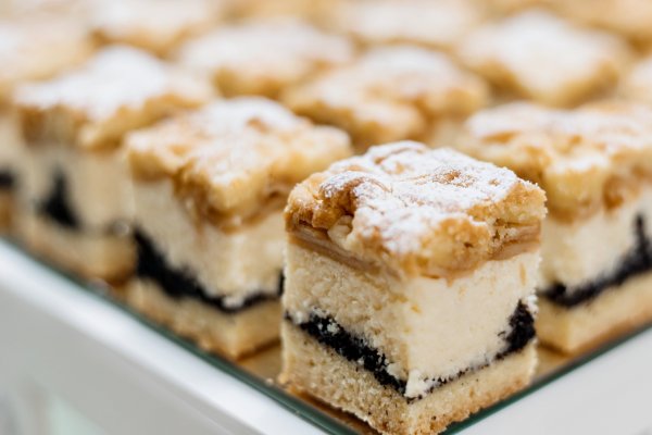 Prajitura cu aluat fraged, crema de mac si branza dulce – un desert de casa fraged si foarte gustos
